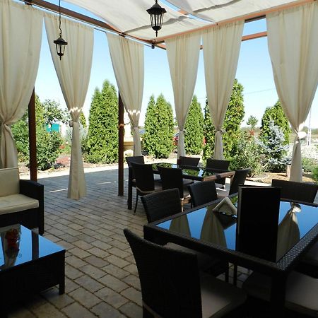 Anette Resort & Spa Covaci Luaran gambar