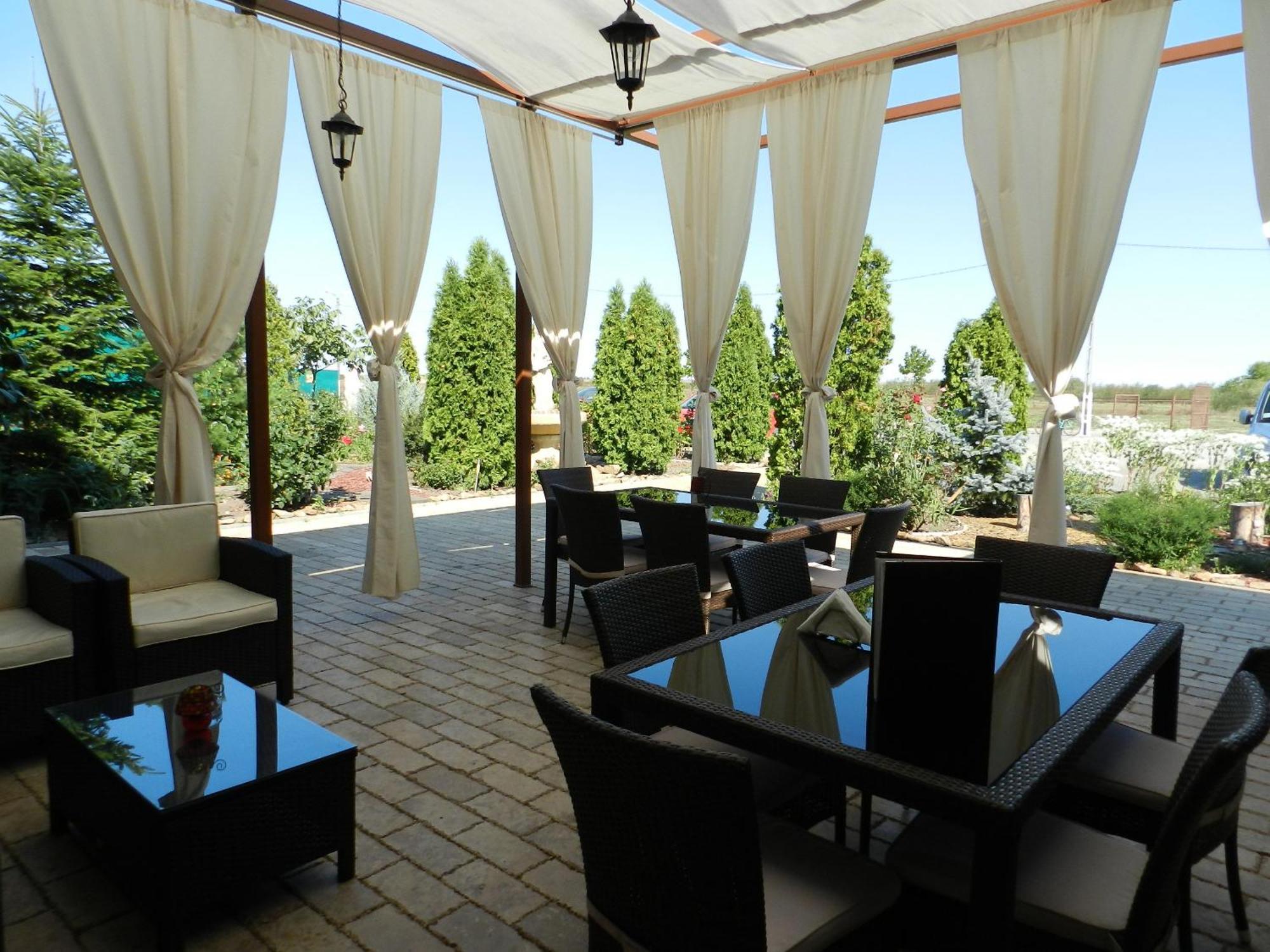 Anette Resort & Spa Covaci Luaran gambar