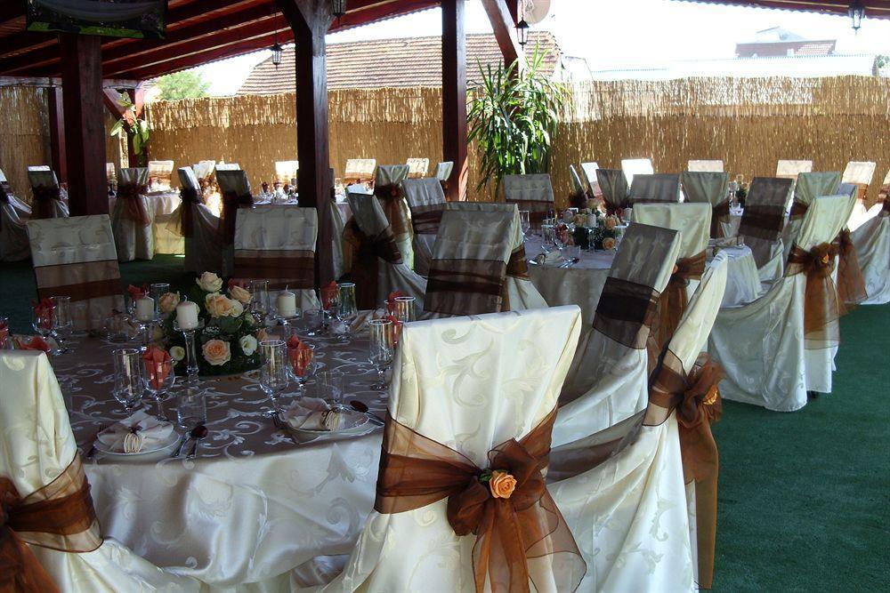 Anette Resort & Spa Covaci Luaran gambar
