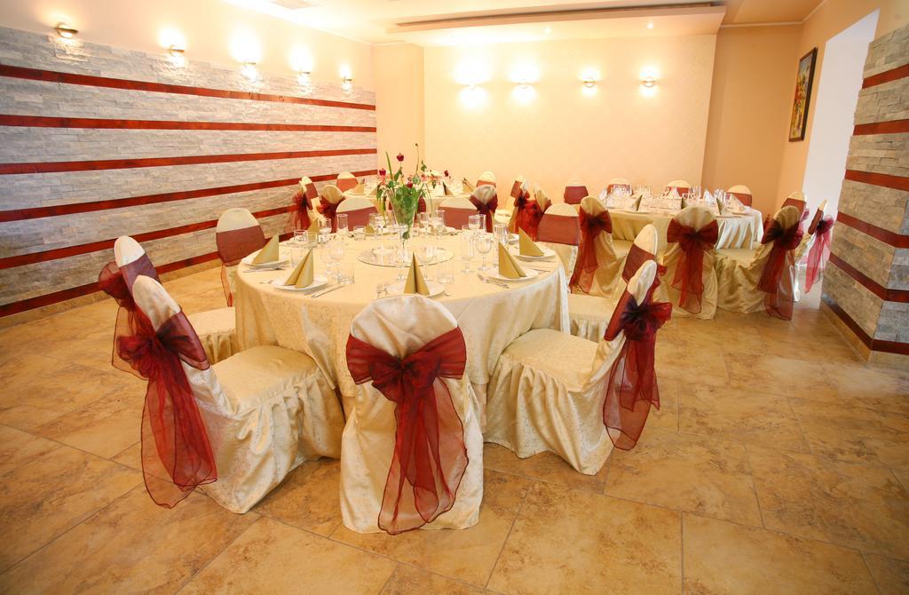 Anette Resort & Spa Covaci Luaran gambar