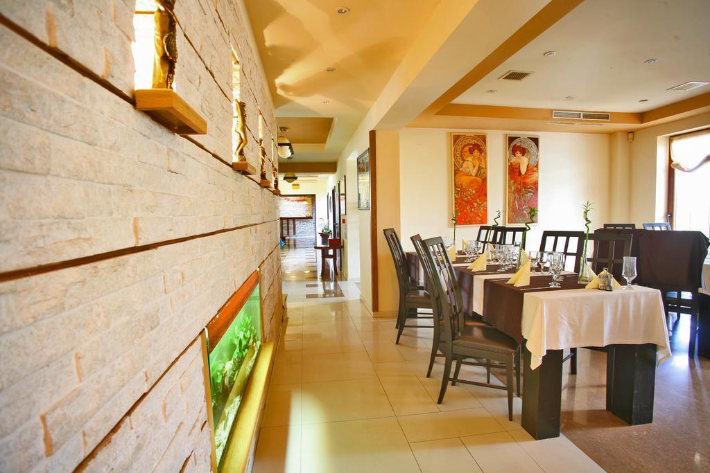 Anette Resort & Spa Covaci Luaran gambar