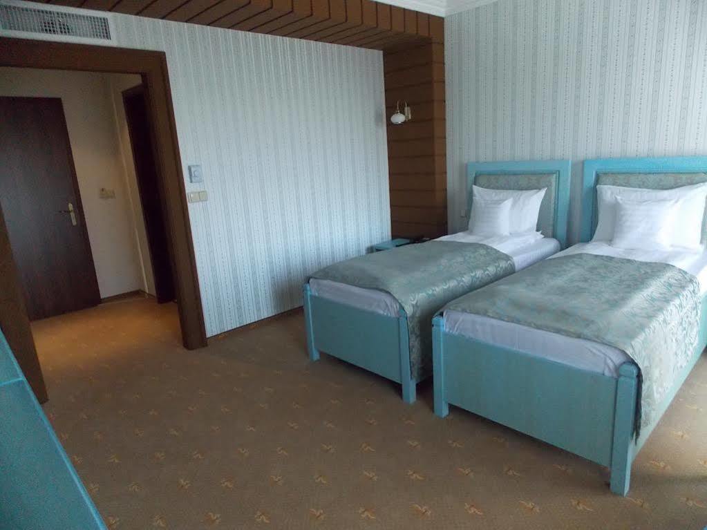 Anette Resort & Spa Covaci Luaran gambar
