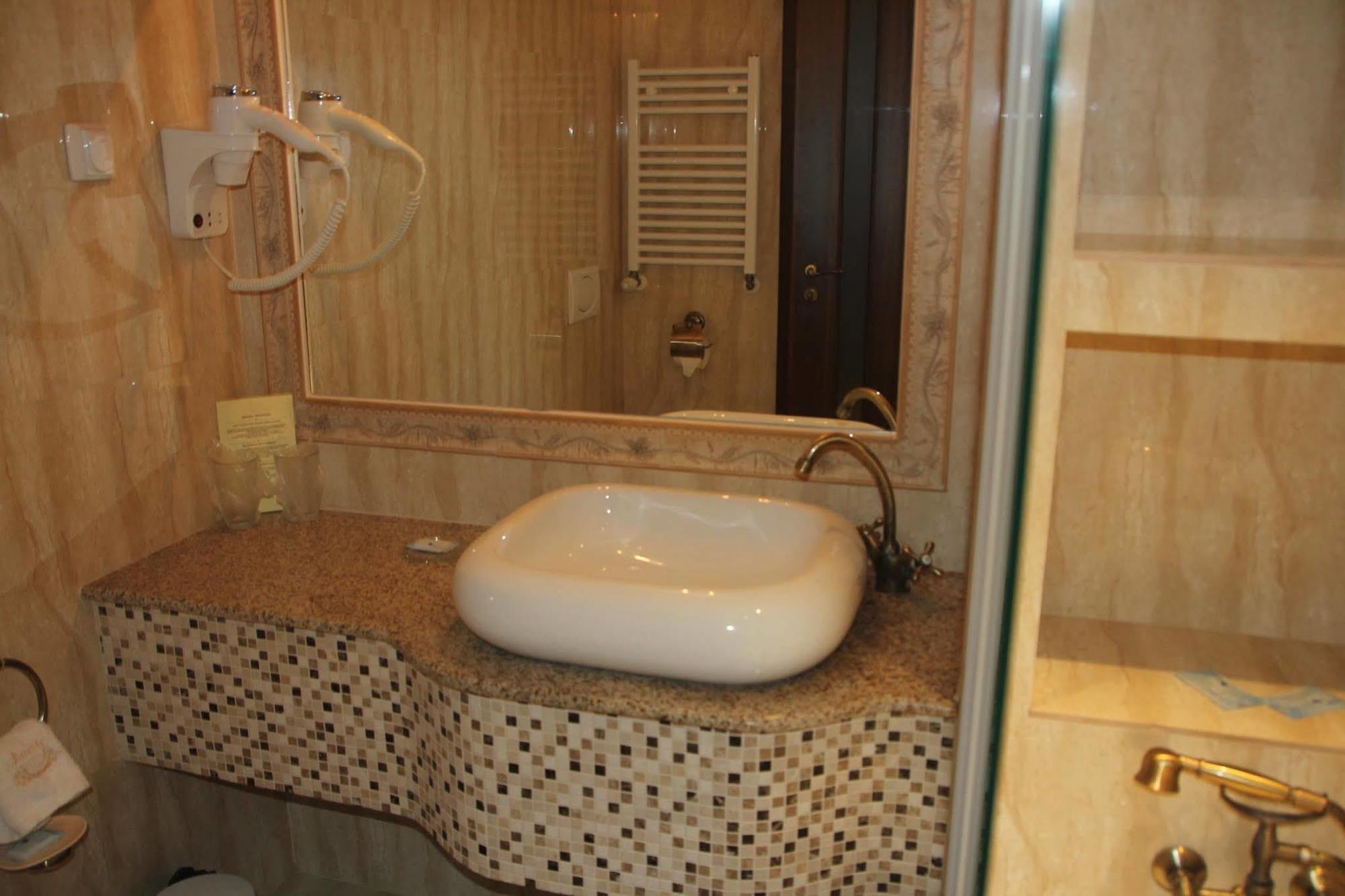 Anette Resort & Spa Covaci Luaran gambar